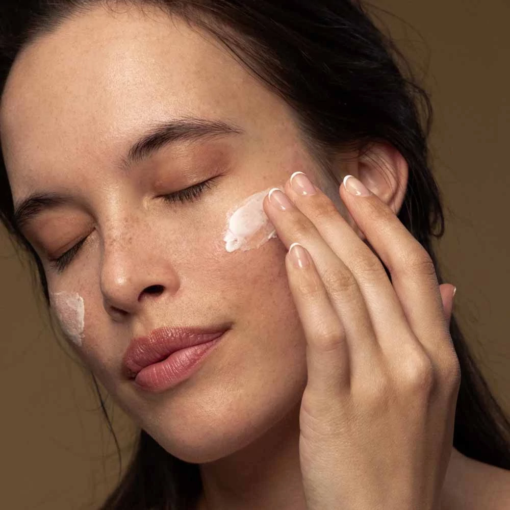 ANTIPODES HARMONY HIALURONIC Manuka Honey éjszakai arckrém a ragyogó bőrért