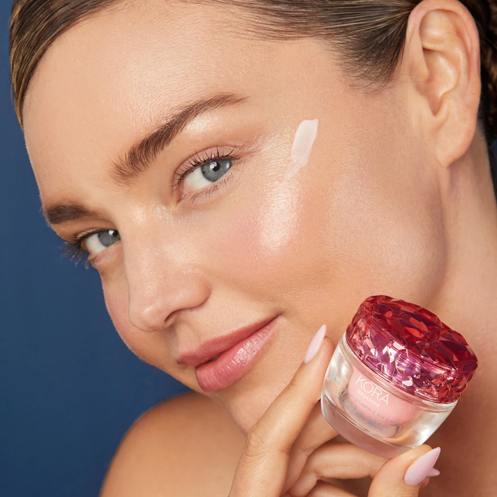 KORA ORGANICS Berry Bright C vitaminos szemkörnyékápoló
