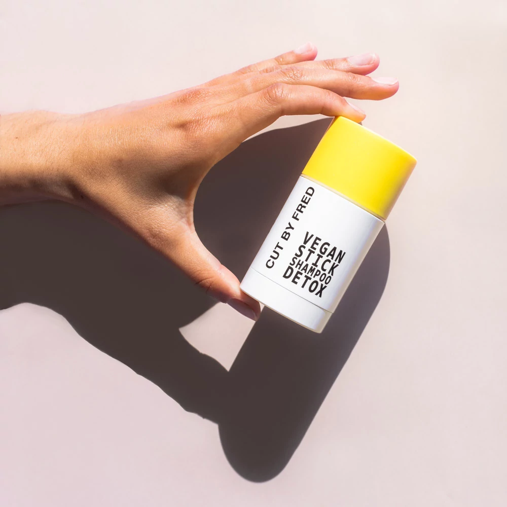 CUT BY FRED Detox Sampon Stick irritált fejbőrre
