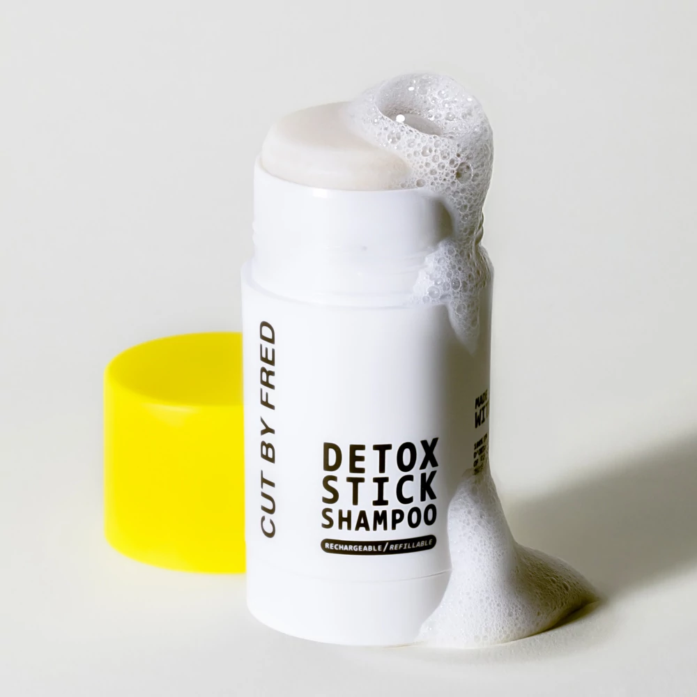CUT BY FRED Detox Sampon Stick irritált fejbőrre