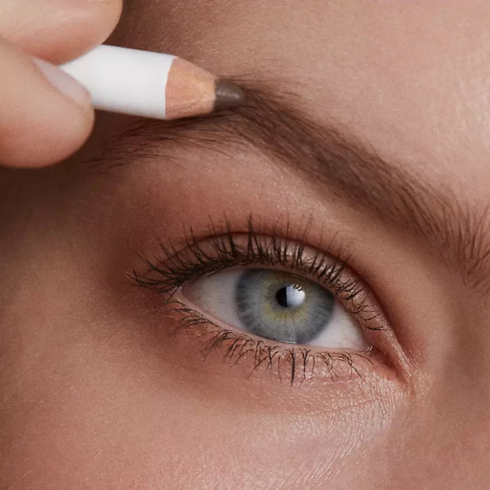 KJAER WEIS Organikus szemöldökceruza Medium Brown