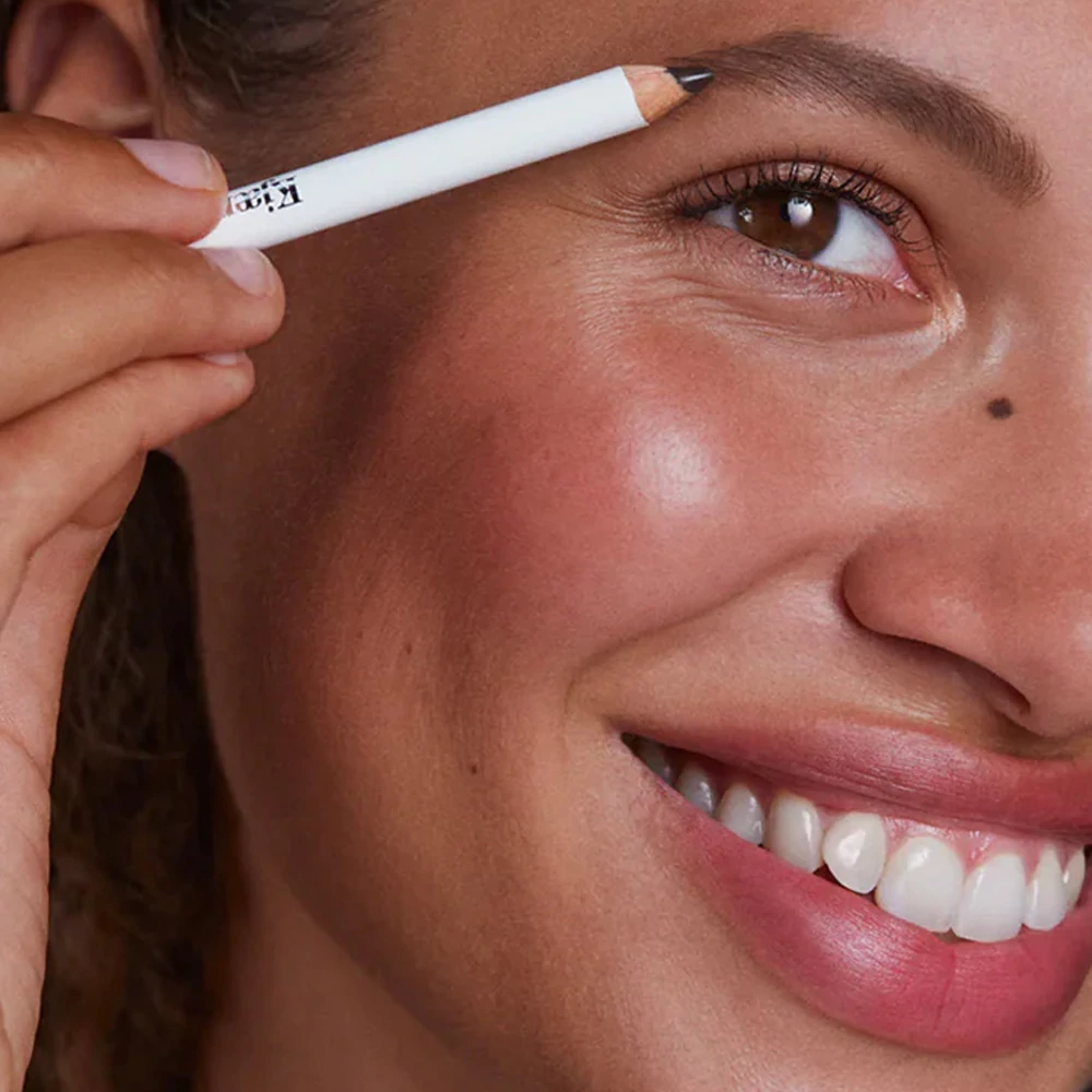 KJAER WEIS Organikus szemöldökceruza Medium Brown