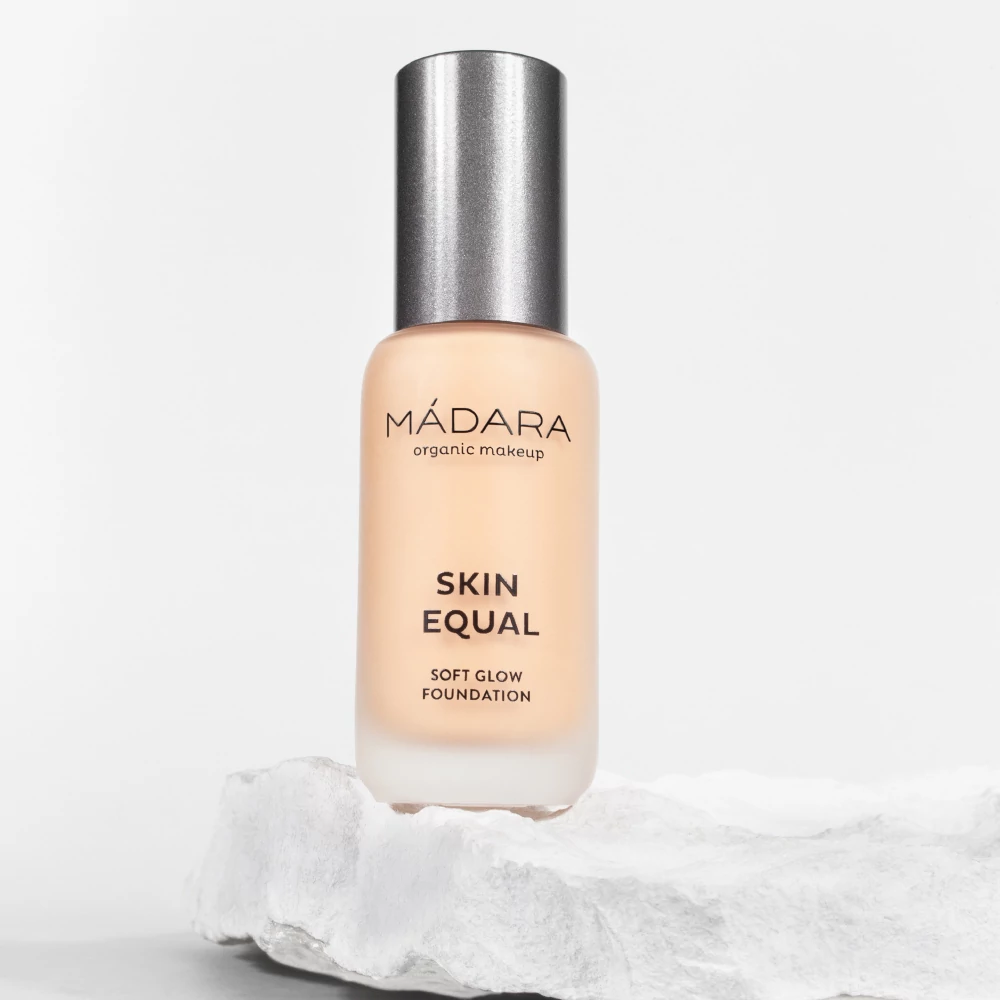 MÁDARA Skin Equal Soft Glow folyékony alapozó
