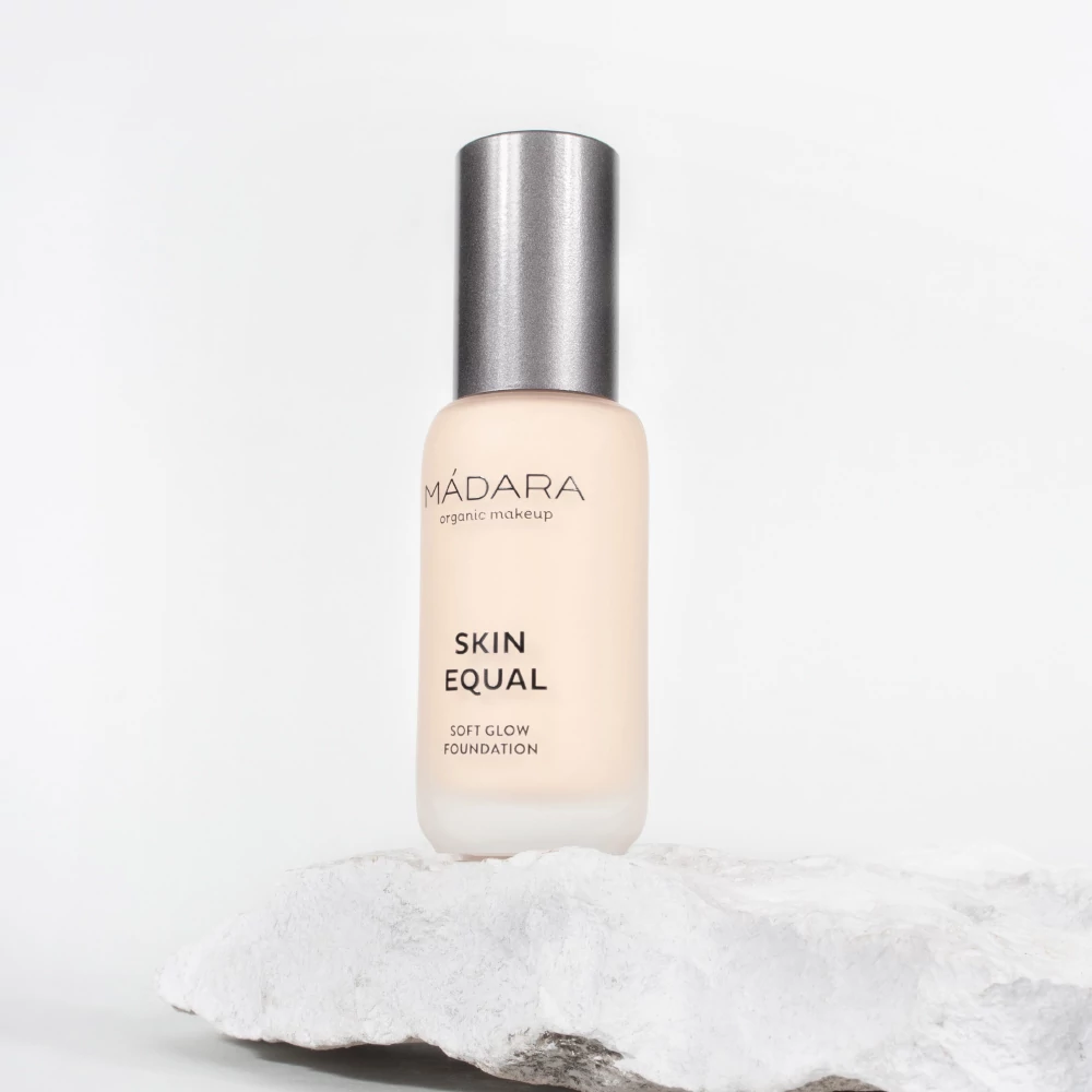 AKCIÓS | MÁDARA Skin Equal Soft Glow folyékony alapozó