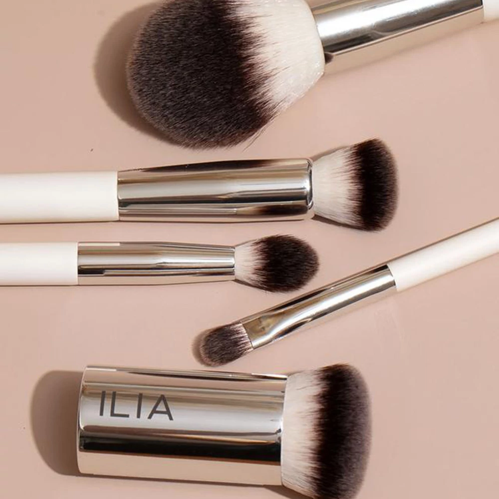 ILIA BEAUTY Finishing Púder ecset