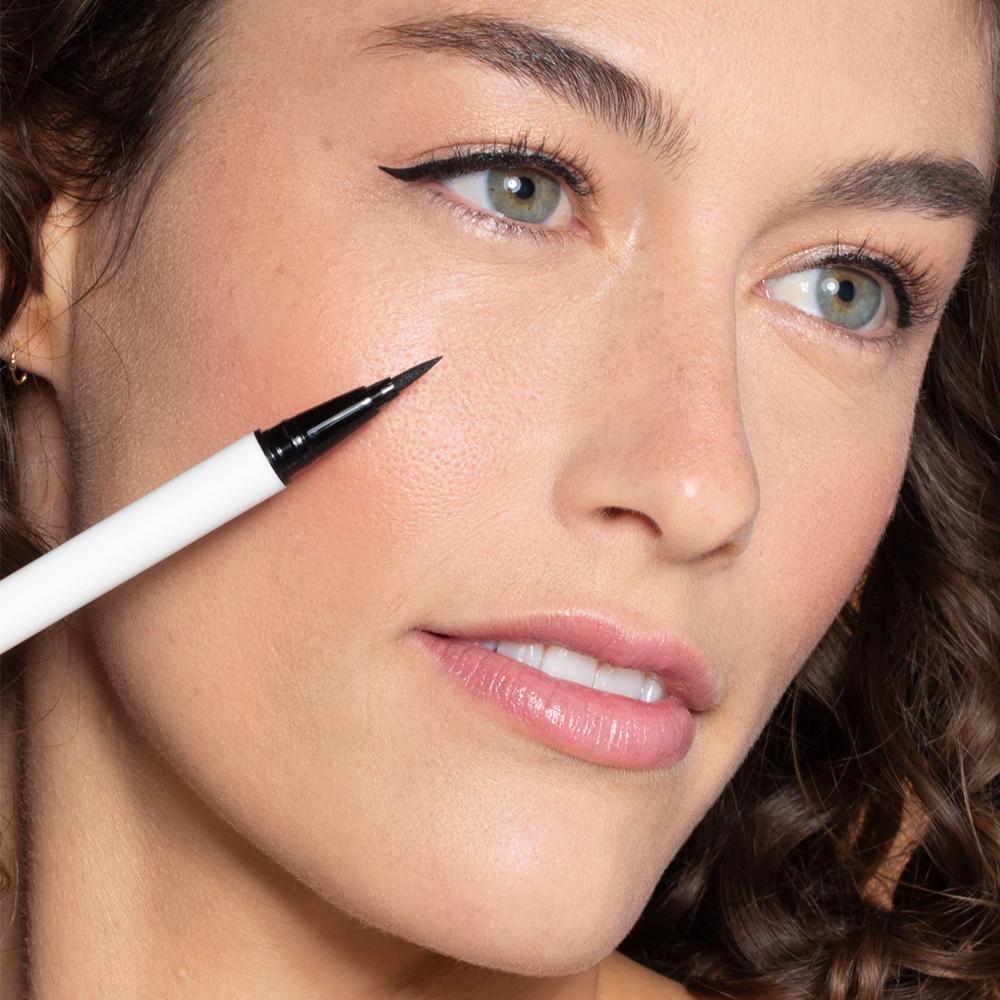 ILIA BEAUTY Clean Line Folyékony Tusfilc
