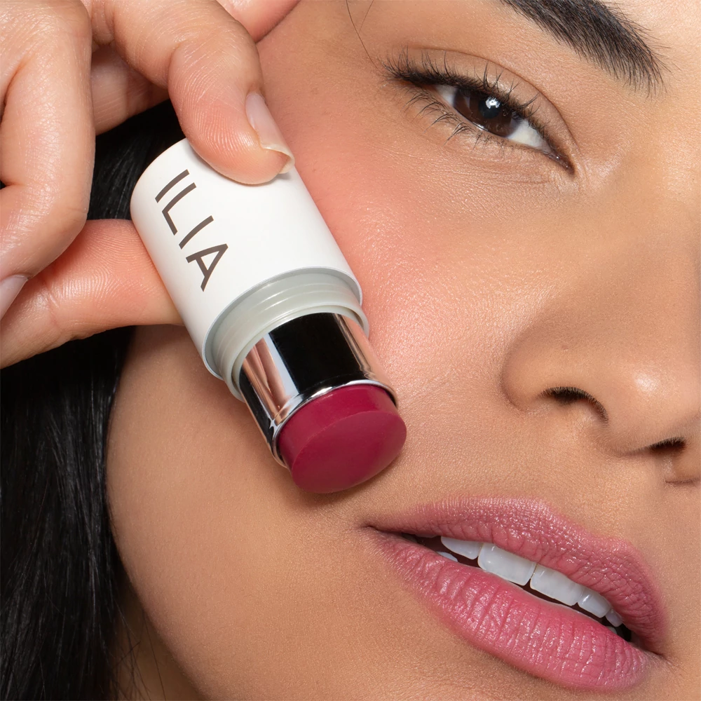 ILIA BEAUTY Multifunkciós orca- és ajakszínező stick