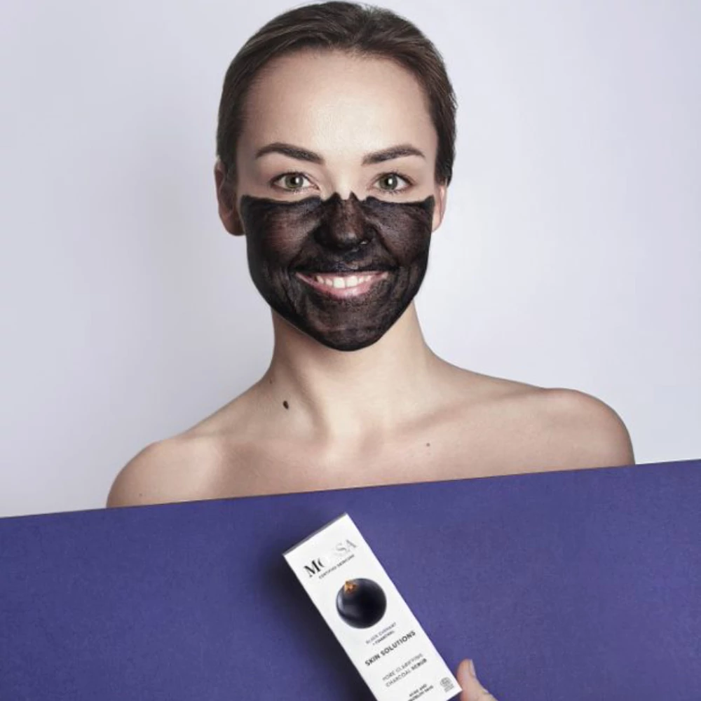 MOSSA SKIN SOLUTIONS Pórustisztító arcradír aktív szénnel