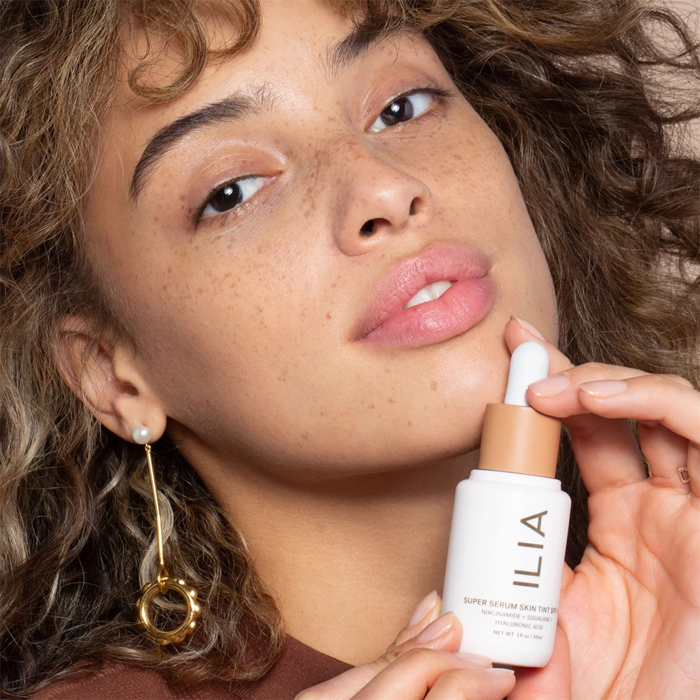 ILIA BEAUTY Super Szérum alapozó SPF 30 fényvédelemmel
