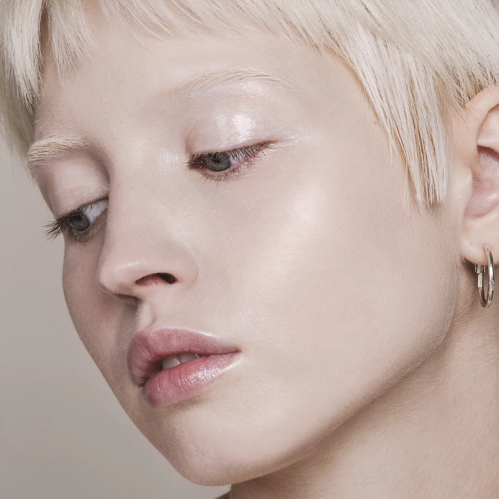 MÁDARA Skin Equal Soft Glow folyékony alapozó