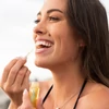 Kép 3/4 - COOLA Liplux hidratáló SPF30 ajakolaj