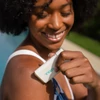Kép 4/4 - COOLA CLASSIC SPF30 FÉNYVÉDŐ STICK ARCRA ÉS TESTRE - KÓKUSZ