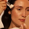 Kép 2/3 - ILIA BEAUTY Sculpting bronzosító és highlighter ecset