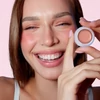 Kép 3/7 - ODACITÉ Ajak-, Orca- és Szemhéjárnyaló balzsam SPF50-es fényvédelemmel - Frosted Petal