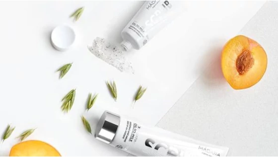 A durva radírozás ideje lejárt, itt a hámlasztó arcradír