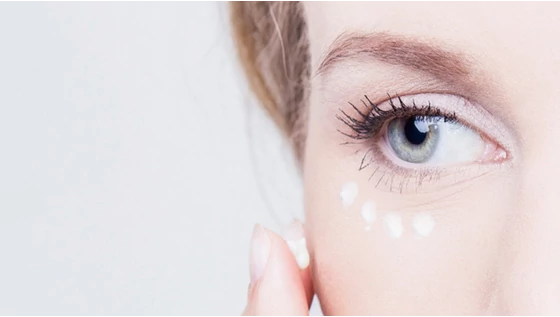 A fiatalos arc titka: ápolt szemkörnyék