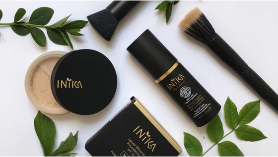 Folyékony Alapozó vs. Ásványi Alapozó – Melyik az igazán Neked való?