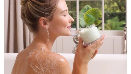 Tudatos testápolási rutin az egészséges fejtetőtől a pihe-puha lábfejig