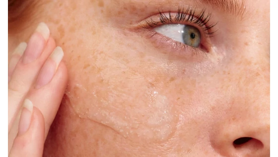 Biztonságos otthoni hámlasztás télen, clean beauty szemlélettel